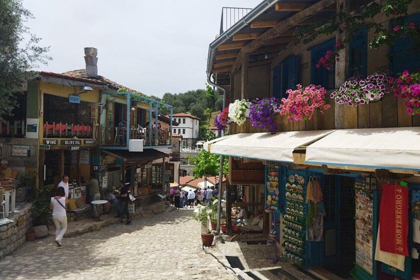 Discover the Old Town Bar 4