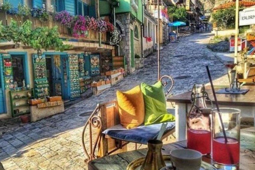 Discover the Old Town Bar 3