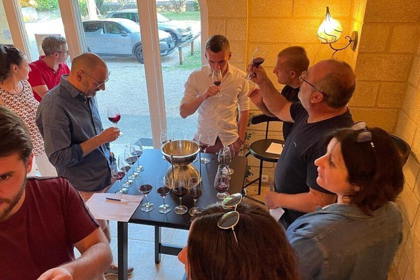 Wine blending activity between Avignon and Nîmes 5