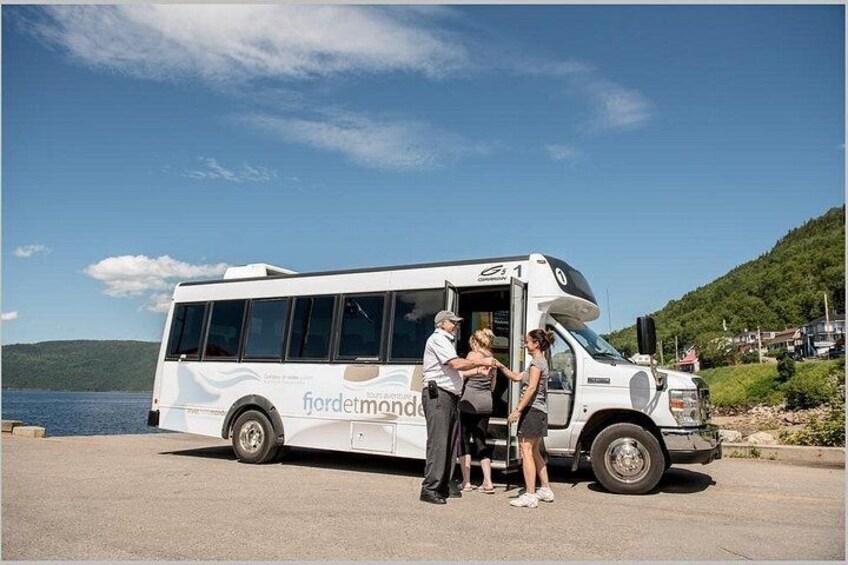 City tour and hiking to the Canyon and Waterfall in the Park 2