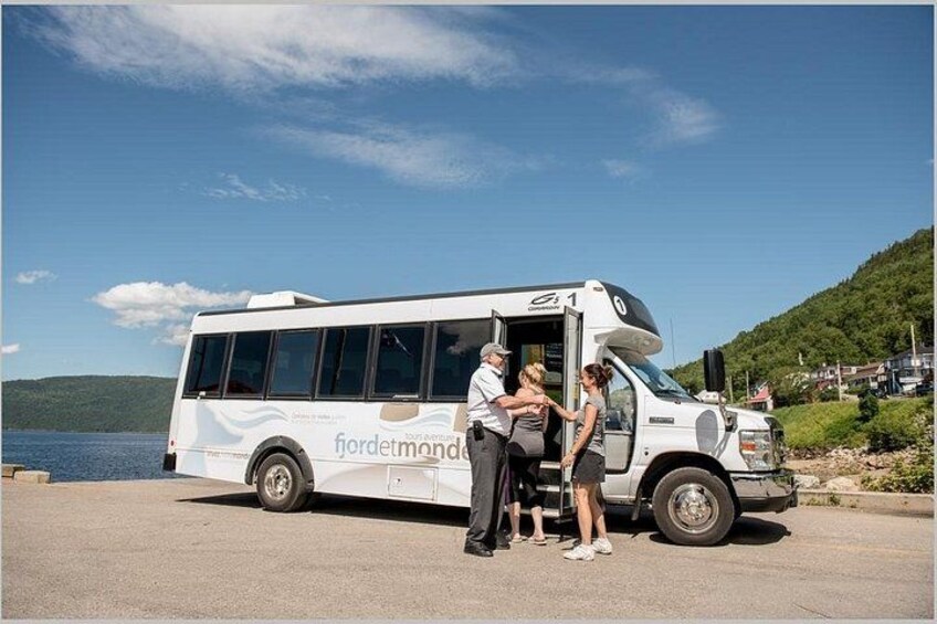 City tour and hiking to the Canyon and Waterfall in the Park 2