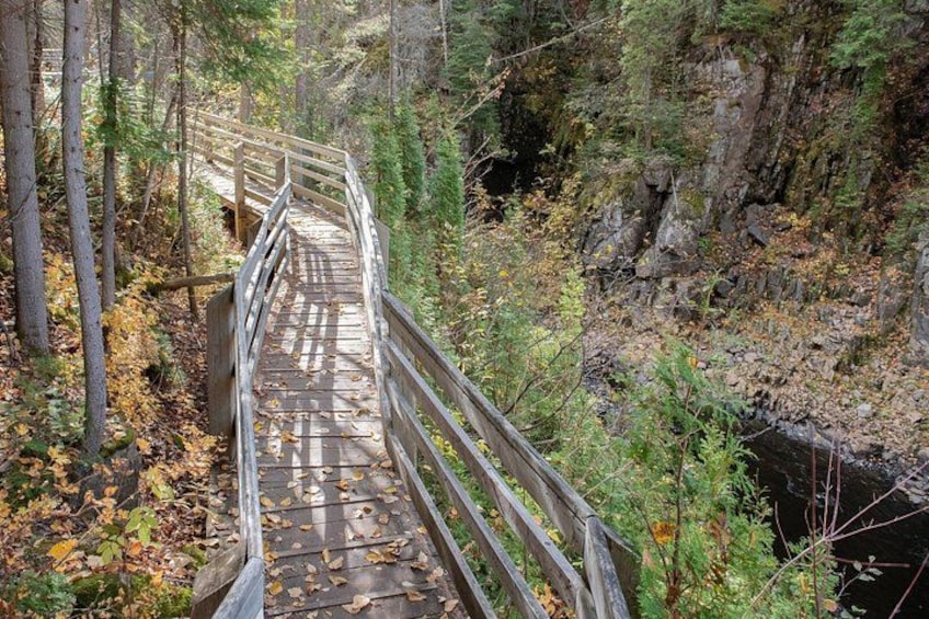 City tour and hiking to the Canyon and Waterfall in the Park 3