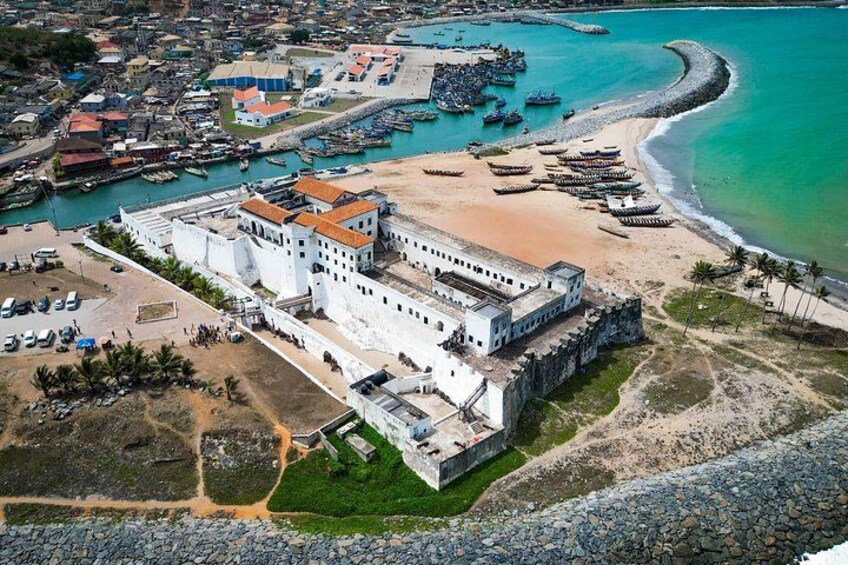 Cape Coast Castle, Elmina Castle & Kakum Canopy Tour From Accra. 2