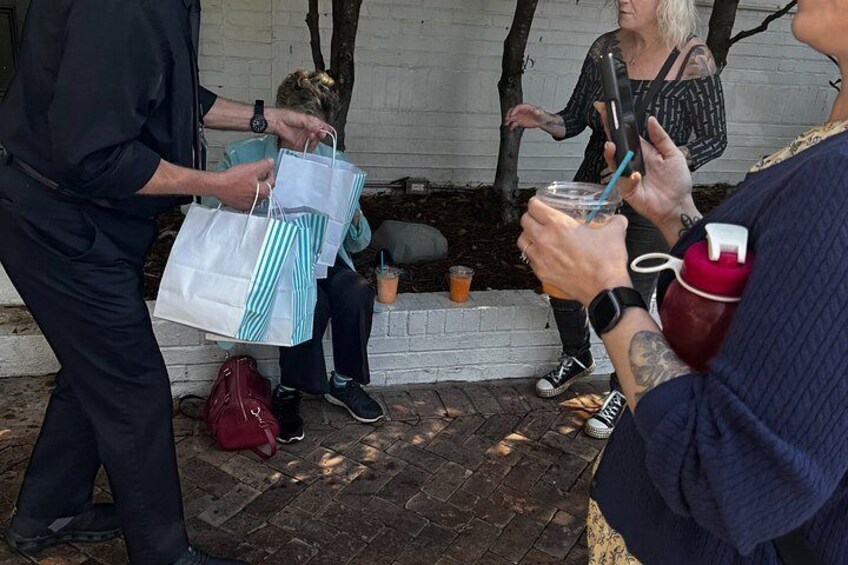 New Orleans Garden District Small-Group Food and Cocktail Tour 3
