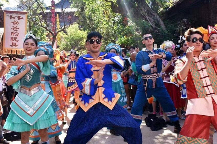 Guilin Romantic park (indoor performance ) 4