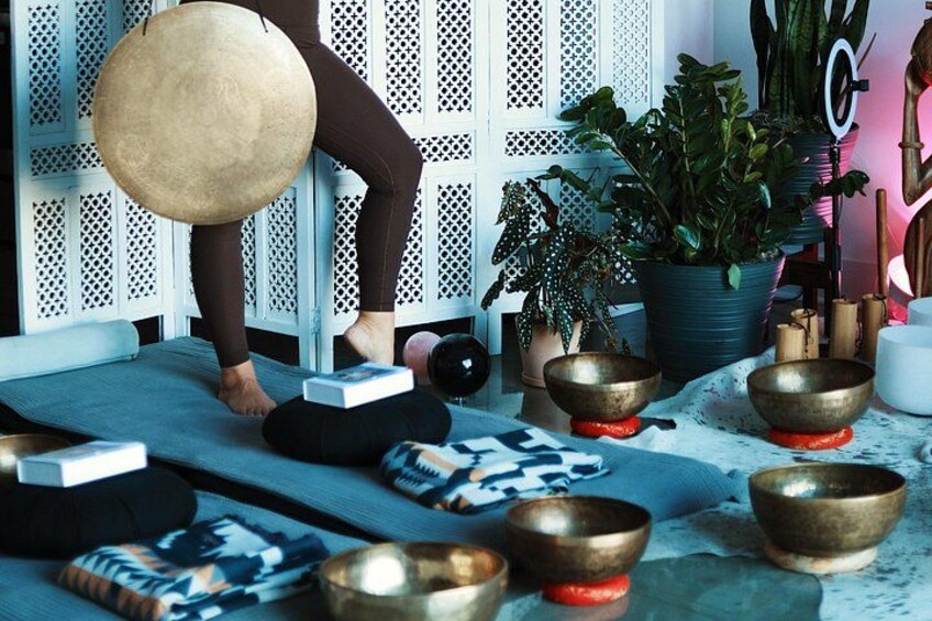 Lush plants fill our studio with fresh air, eucalyptus bergamot blends, or lavender jasmine depending on day or evening sessions. 3