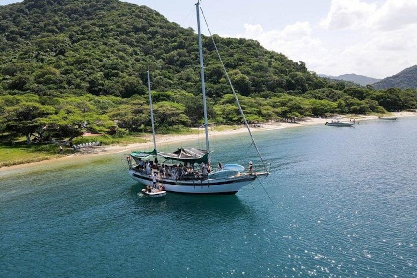 Sail to Tayrona Park with Lunch, Snorkeling and Paddle 1