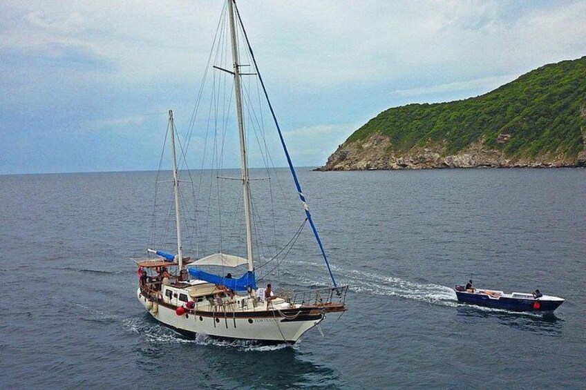Sail to Tayrona Park with Lunch, Snorkeling and Paddle 2