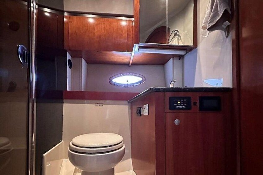 Private 42-foot luxury yacht tour in Los Cabos 3