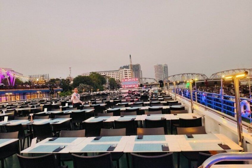 Bangkok Carnival Dinner Cruise with Free-flow Beer and Buffet 4