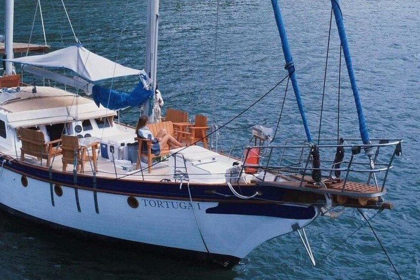 Santa Marta Sailboat Bahia Tour with Sunset, Beer and Snack 3