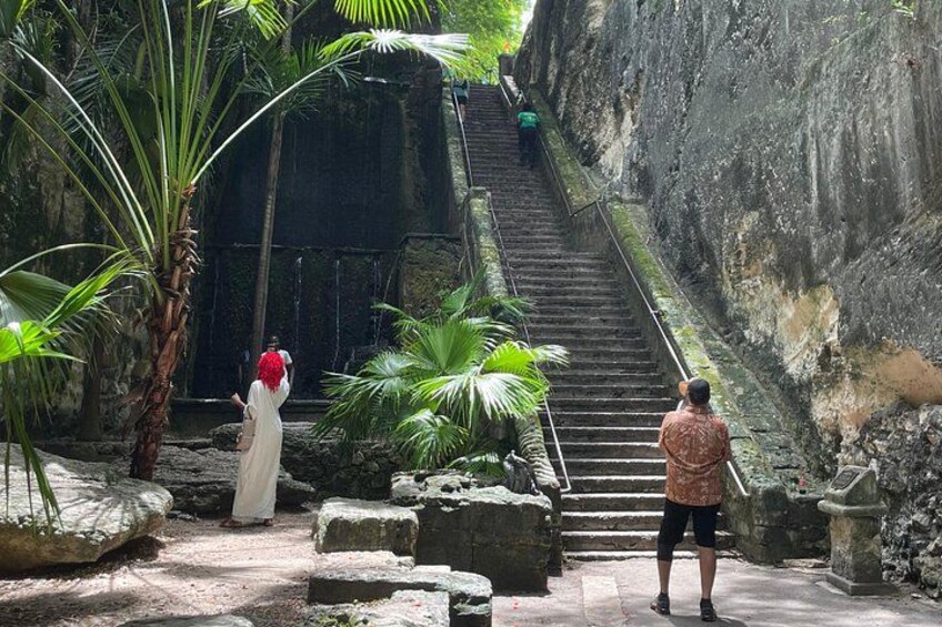 Queen's Staircase 4