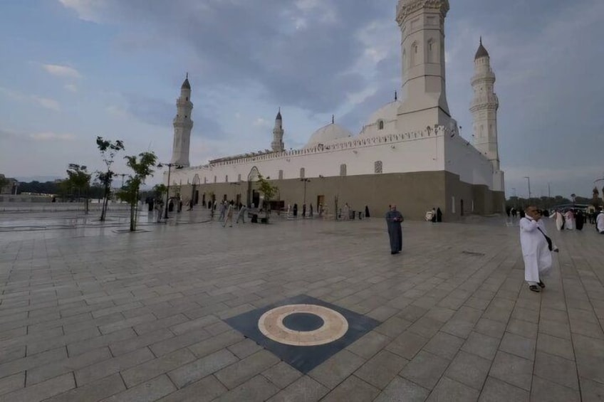 A large mosque with two minarets and a courtyard. 2