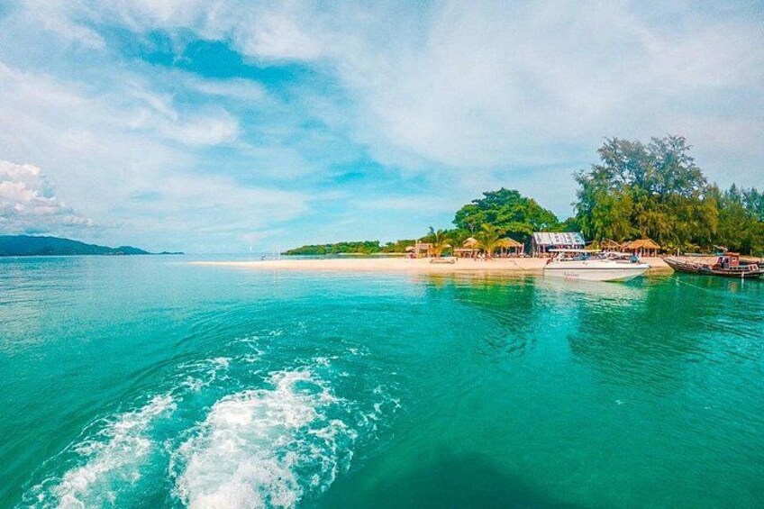 Pig Island, Koh Mat Sum, and Koh Tan Tour from Koh Samui 3