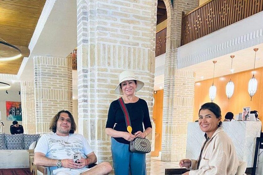 with happy tourists from USA 5