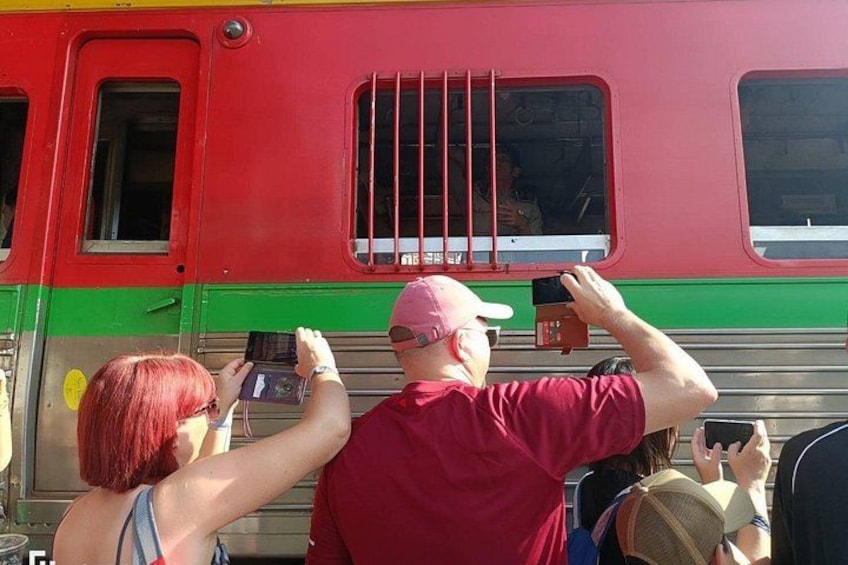 Damnoen Floating Market & Maeklong Railway Private Excursion 1