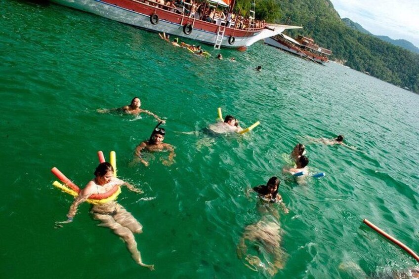 Boat Adventure in the Paradise Islands of Angra dos Reis 5