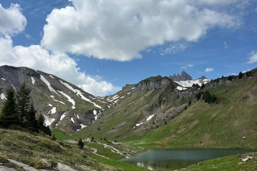 Alpine escape: mountain hut and hidden lake 4