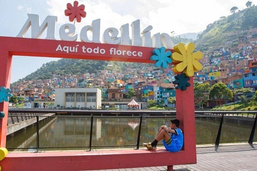 The 3 Top Tours of Medellin: City Tour, Commune 13 and Graffititour 2