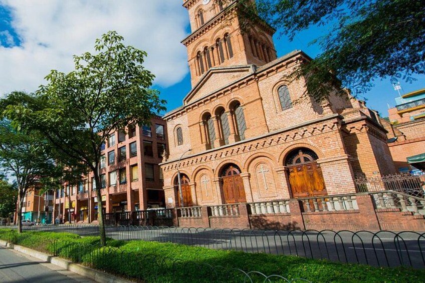The 3 Top Tours of Medellin: City Tour, Commune 13 and Graffititour 3