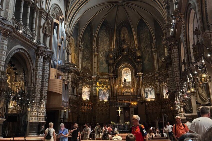 Private Montserrat Tour: Black Madonna, Monastery & Tasting 2