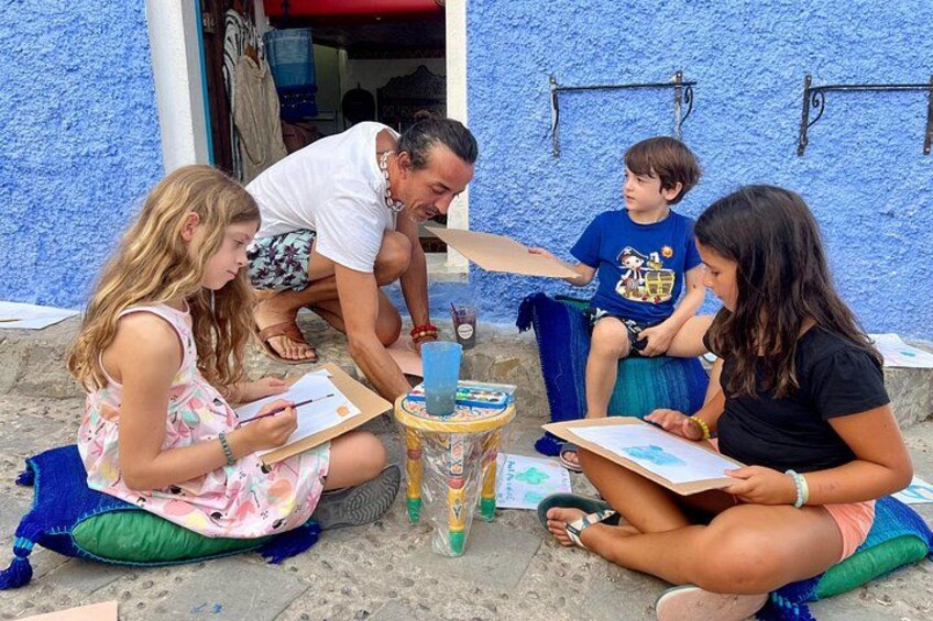 Paint Your Masterpiece with a Local Artist in Chefchaouen 1