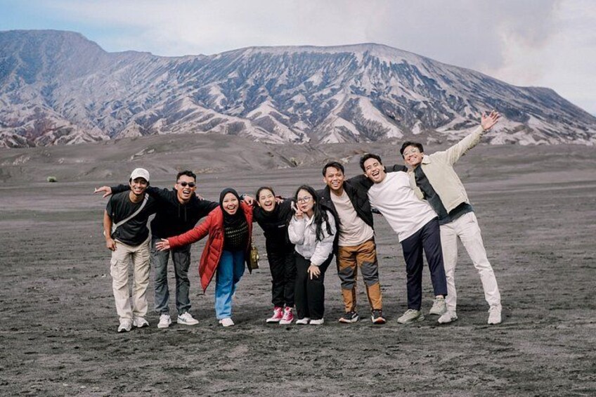 Unforgettable moments at Mount Bromo – togetherness, joy, and the stunning view of its majestic crater. 4