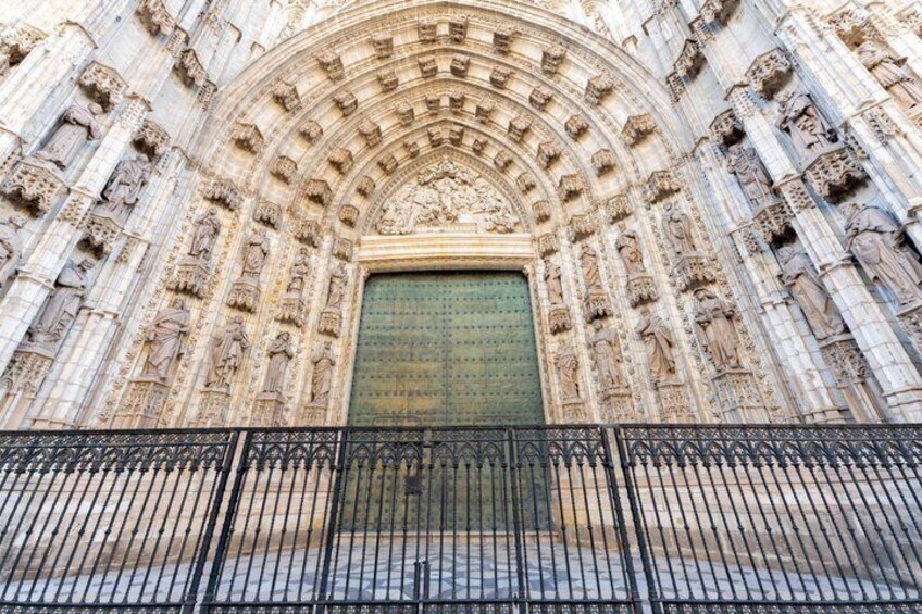 Seville: guided tour of Alcazar, Cathedral, Giralda and Santa Cruz 5