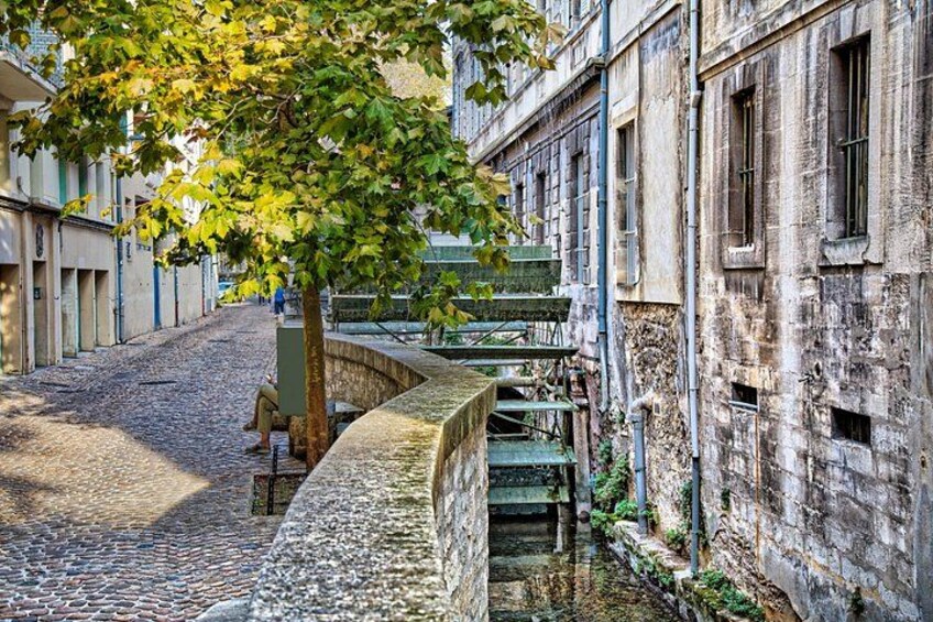 Avignon Walking Tour with Audioguide on Your Smartphone 4