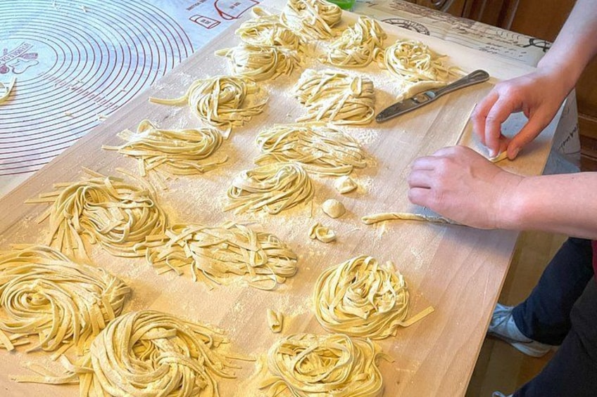 Cooking class & Dinner: Homemade Italian Pasta with Locals 3