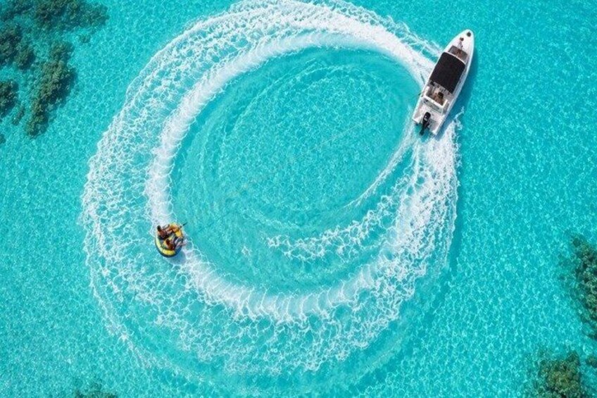 Jeddah: Bayada Boat Trip with Towable Water Sports 4