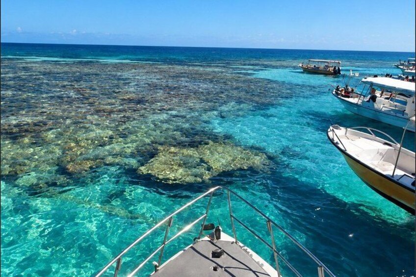 Jeddah: Bayada Boat Trip with Towable Water Sports 5