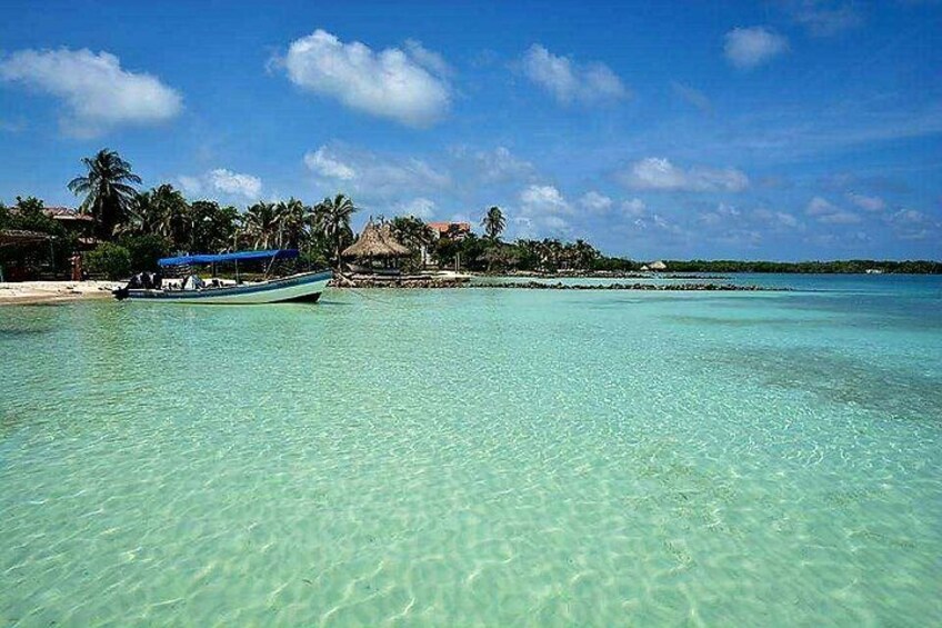 Mucura Island and Santa Cruz de Islote by boat 4
