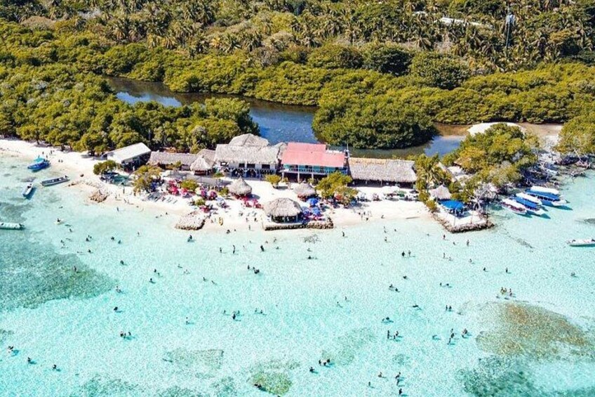 Mucura Island and Santa Cruz de Islote by boat 3