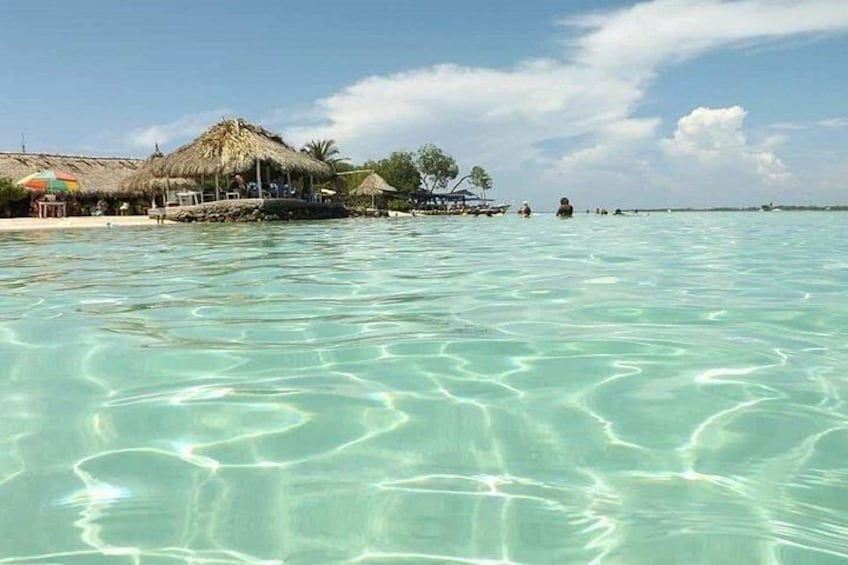 Mucura Island and Santa Cruz de Islote by boat 5