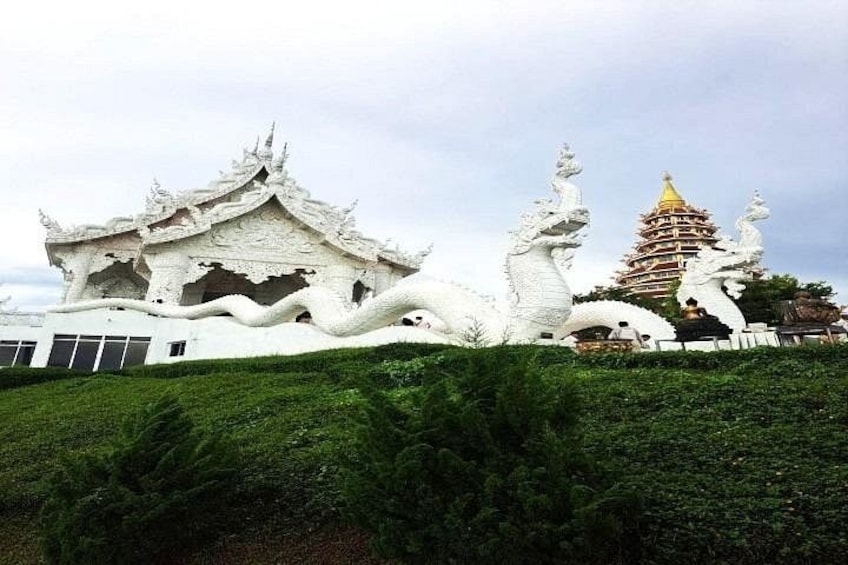 Wat Huay Pla Kang (Red Temple) 5