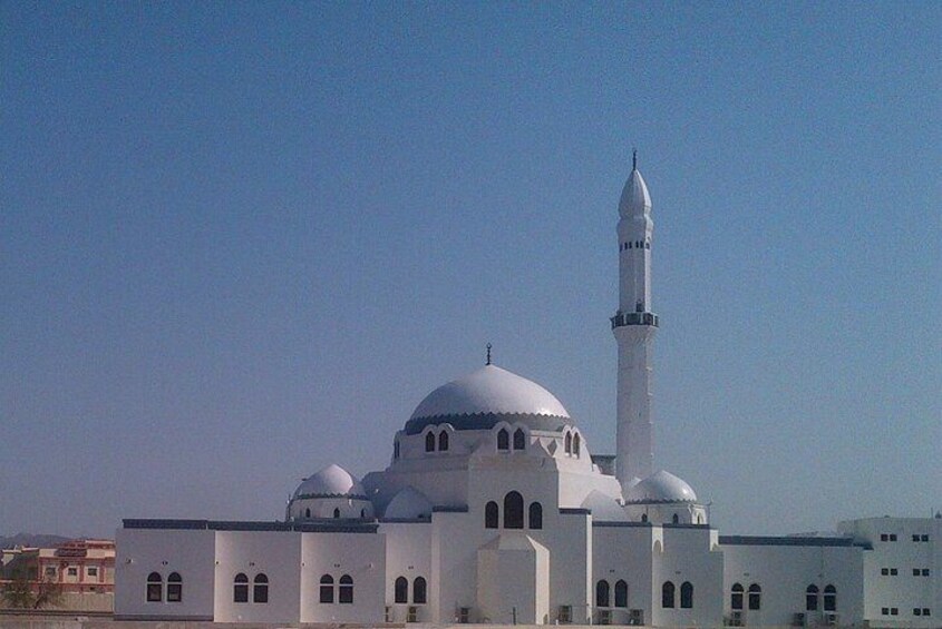 Al'Juma Mosque, where Prophet Muhammad SAW offered his first Juma prayer in Madina Munawarah. 3