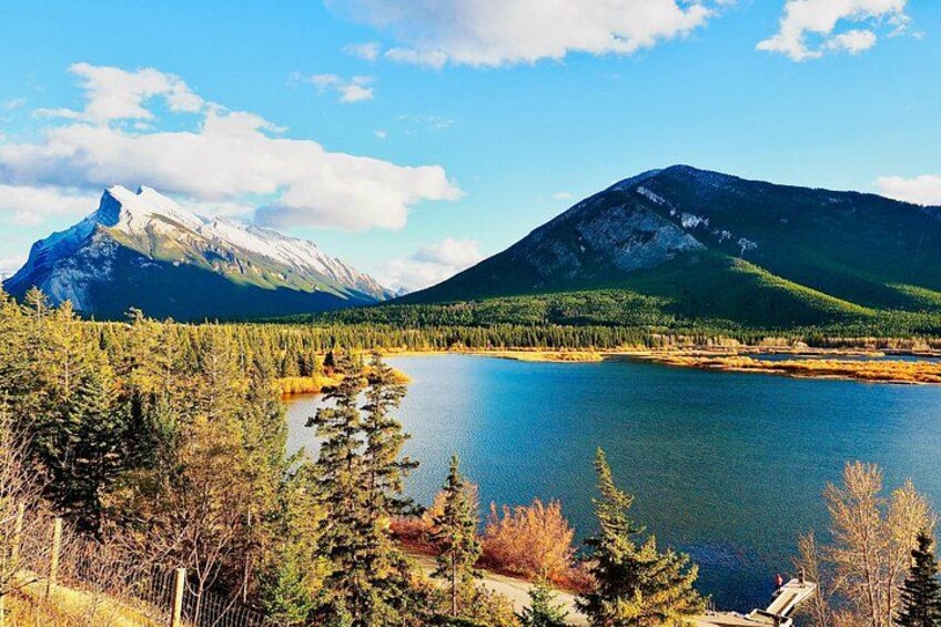 Una montaña, un lago y un bosque. 2