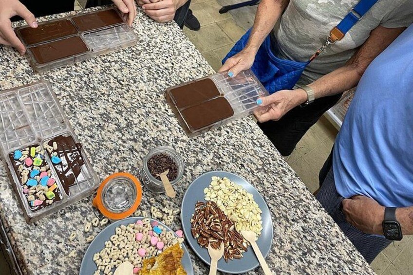 Learn about Panama cocoa and create your own chocolate bar 3