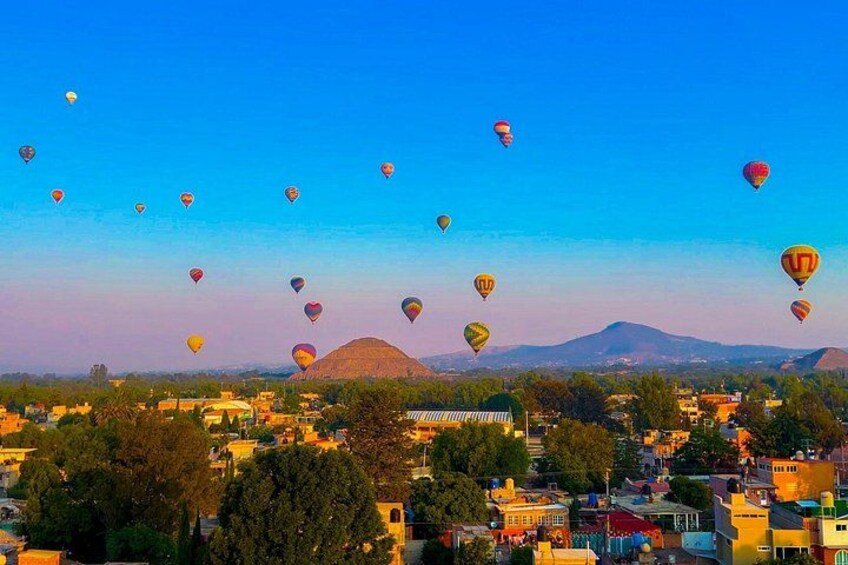 EN flight to Teotihuacan from CDMX with breakfast 2