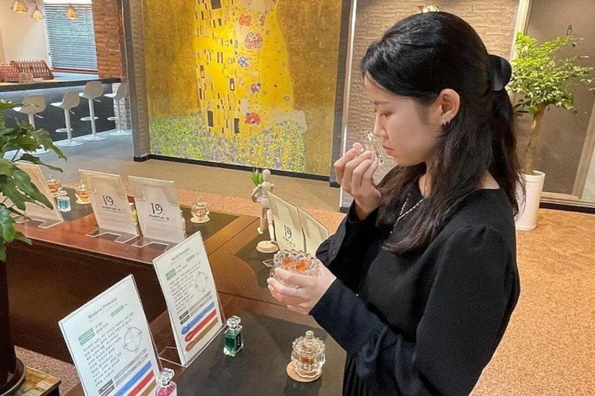Discovering the perfect note at Parfum 9—where art meets fragrance. 5