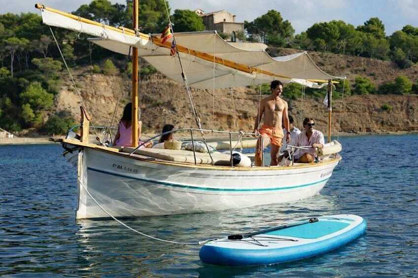 Sail on an electric Majorcan llaut from Puerto Portals 1