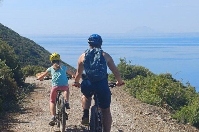 E-bike Tour for Families and Couples in Capo Stella Island of Elba 3