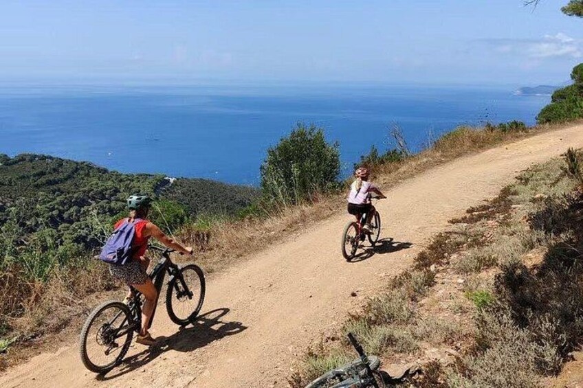 E-bike Tour for Families and Couples in Capo Stella Island of Elba 1
