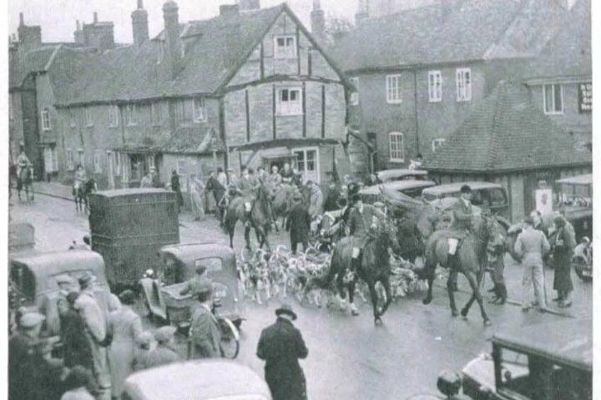 Haunted Amersham Ghost Tour - Historic Old Town Near London 2