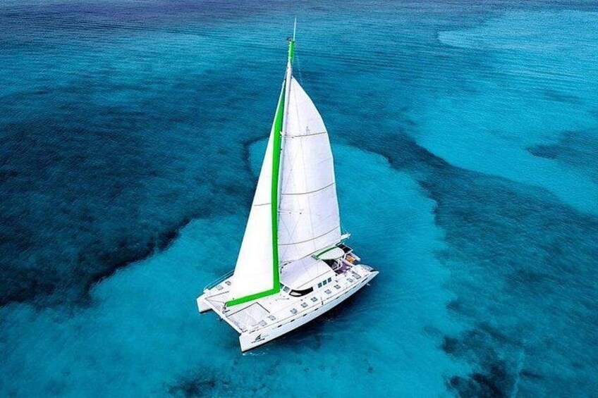 Isla Mujeres Catamaran Tour with Snorkeling and Lunch 3
