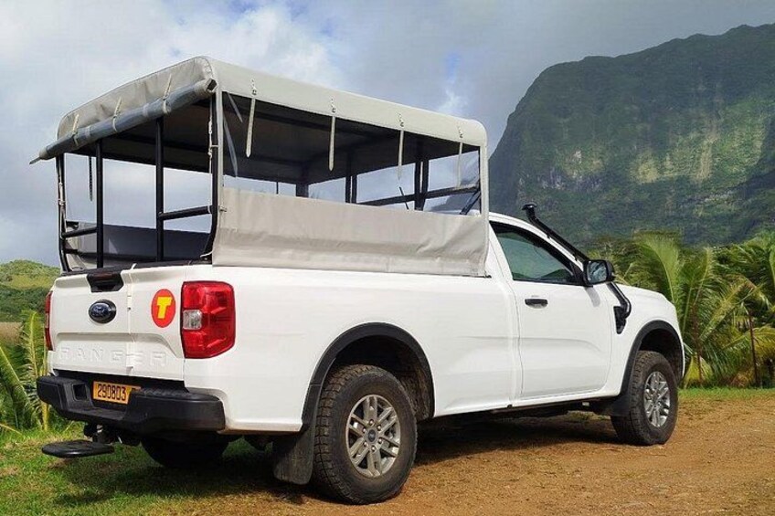 Comfortable vehicle and panoramic view 2