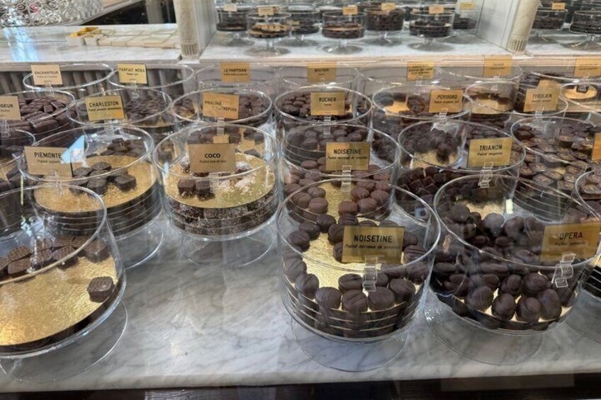 Bordeaux: Guided walking tour with 4 sweet treats 3