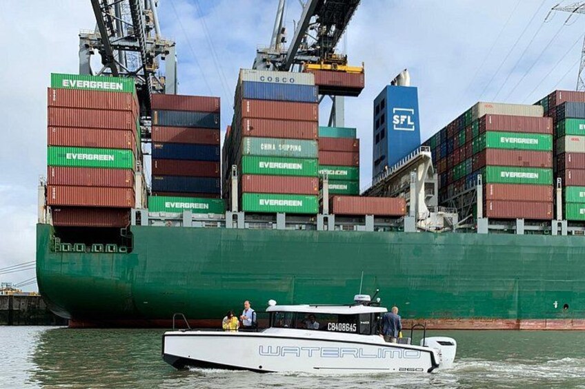 See containers dangling 100 meters above you 3