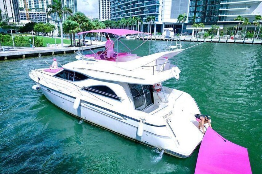 50ft Pink Yacht and 2 Jetkis Included Charter in Miami 4